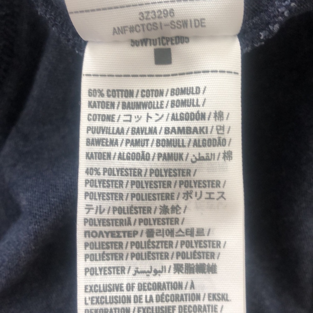 Hollister Navy Blue 3/4 Length Sleeve Tribal Aztec Top Size Xtra Small XS - Picture 6 of 6